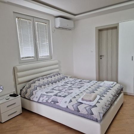 Apartman Tolosi Подгорица Екстериор снимка
