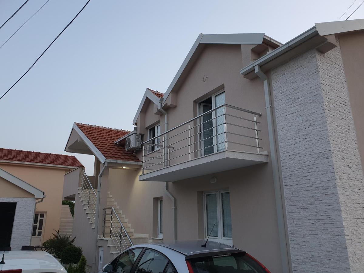 Apartman Tolosi Подгорица Екстериор снимка