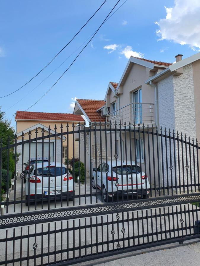Apartman Tolosi Подгорица Екстериор снимка