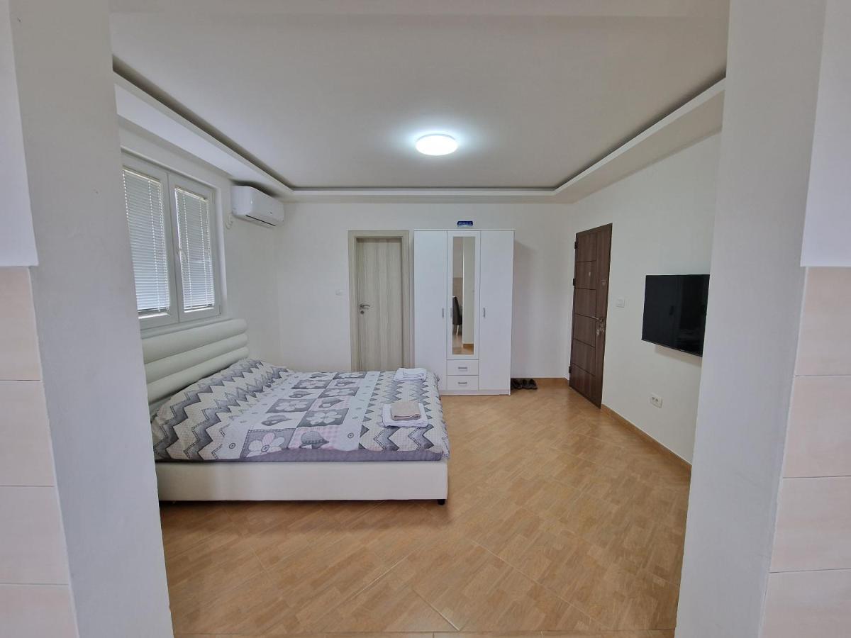 Apartman Tolosi Подгорица Екстериор снимка
