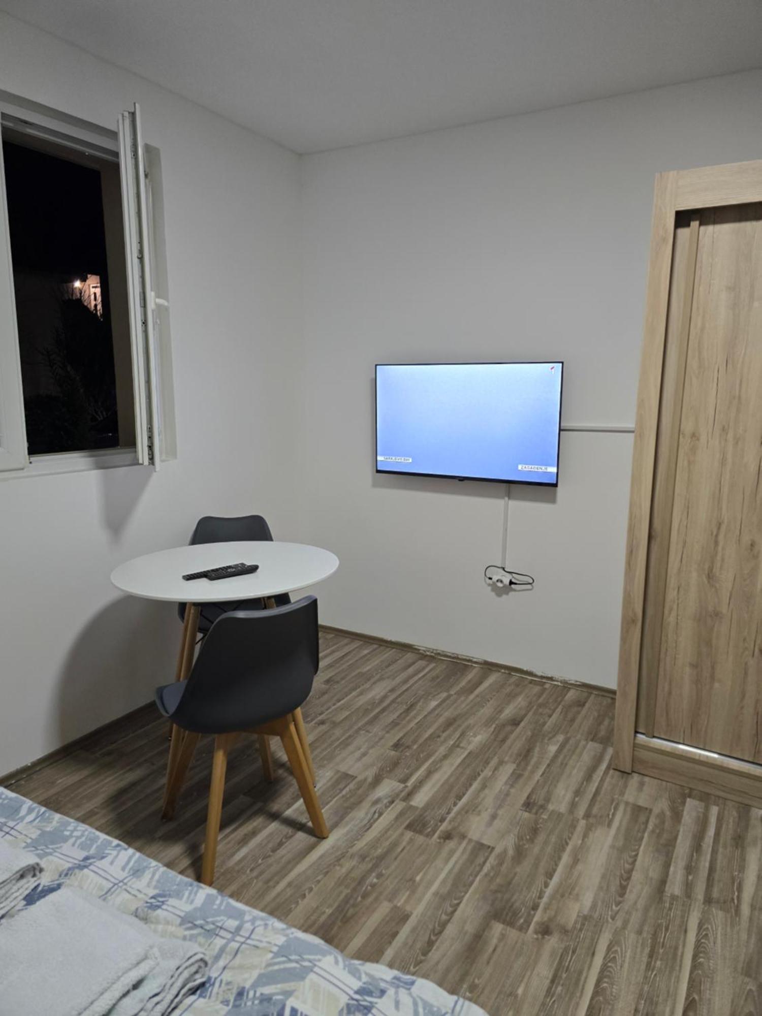 Apartman Tolosi Подгорица Екстериор снимка